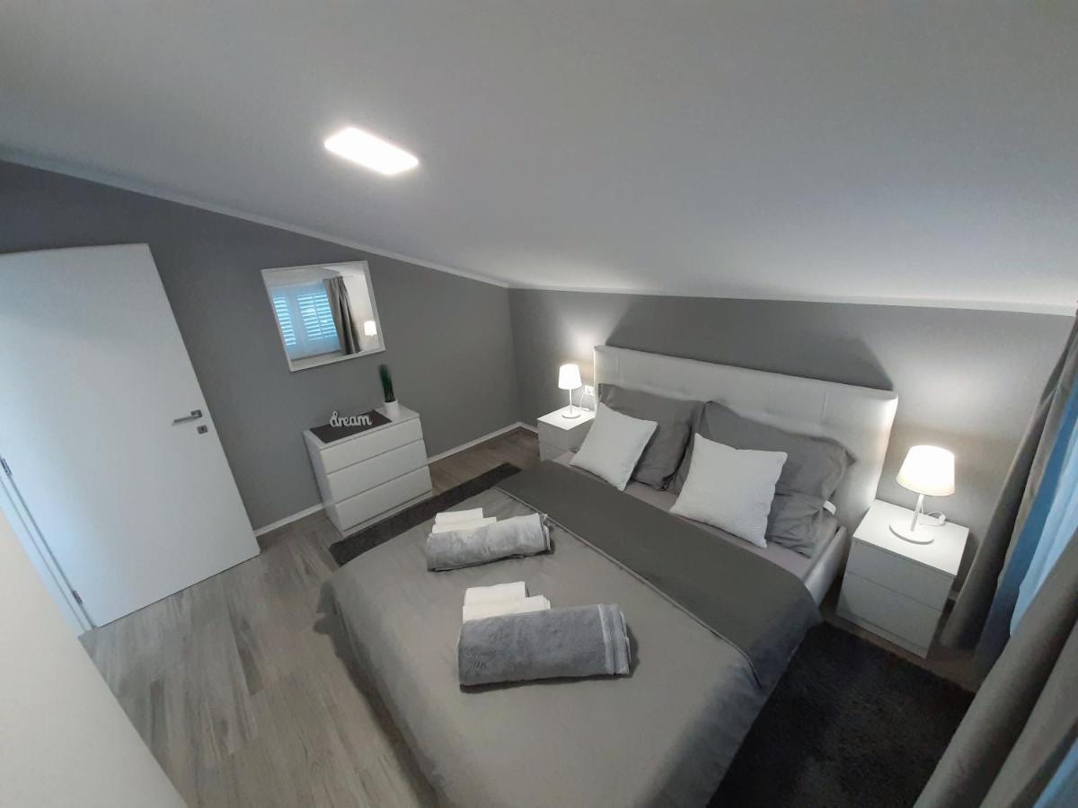 Guesthouse Villa Brestova โพลมิน ภายนอก รูปภาพ