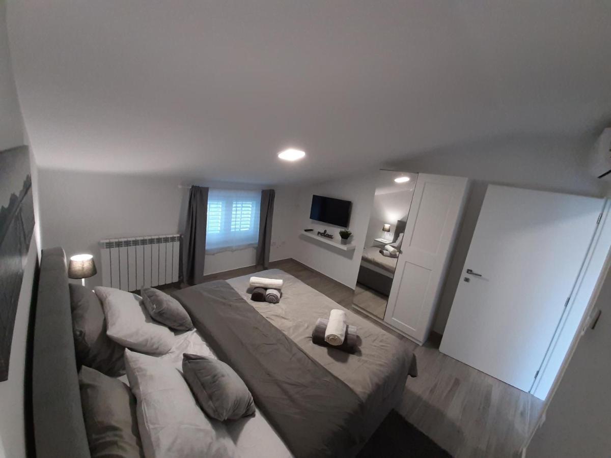 Guesthouse Villa Brestova โพลมิน ภายนอก รูปภาพ