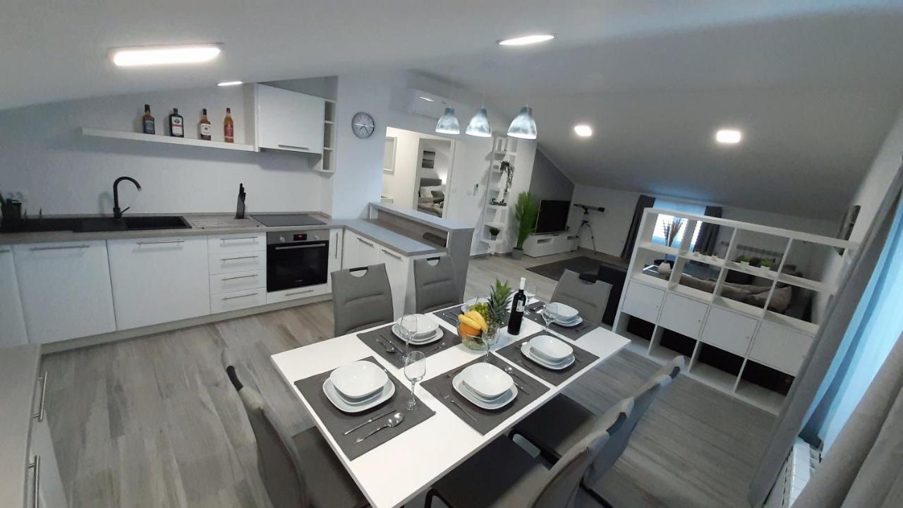 Guesthouse Villa Brestova โพลมิน ภายนอก รูปภาพ
