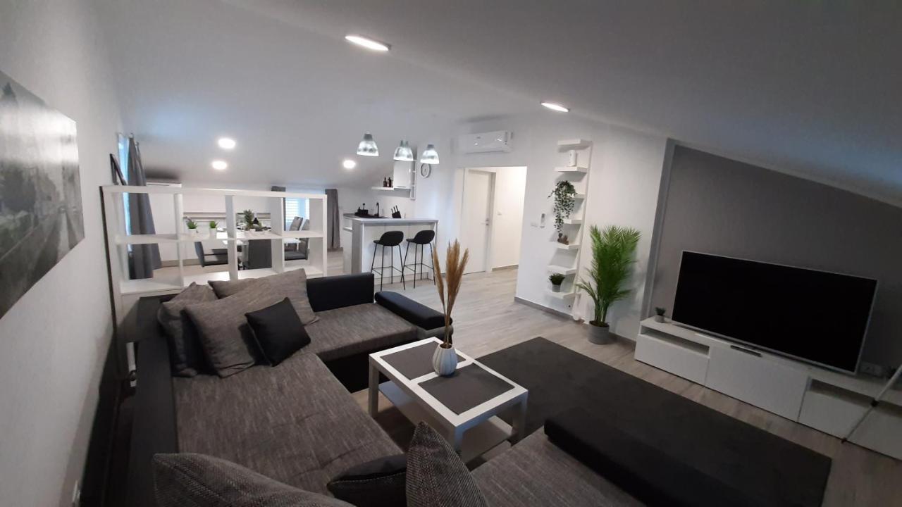 Guesthouse Villa Brestova โพลมิน ภายนอก รูปภาพ