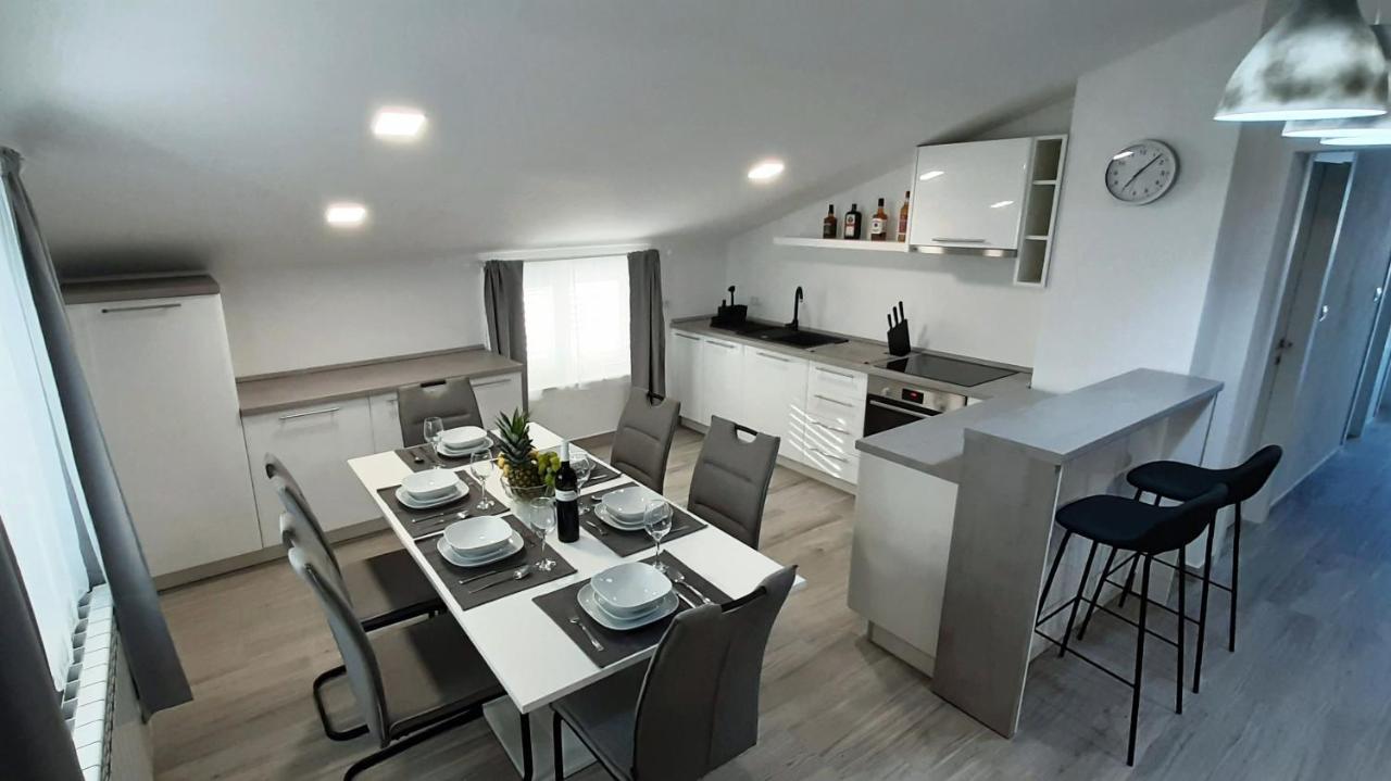Guesthouse Villa Brestova โพลมิน ภายนอก รูปภาพ
