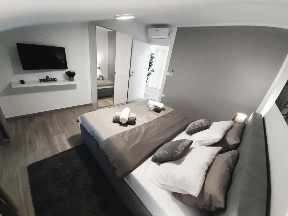 Guesthouse Villa Brestova โพลมิน ภายนอก รูปภาพ