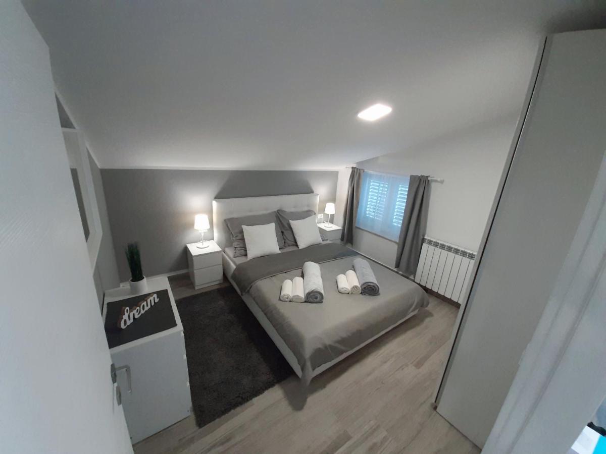 Guesthouse Villa Brestova โพลมิน ภายนอก รูปภาพ