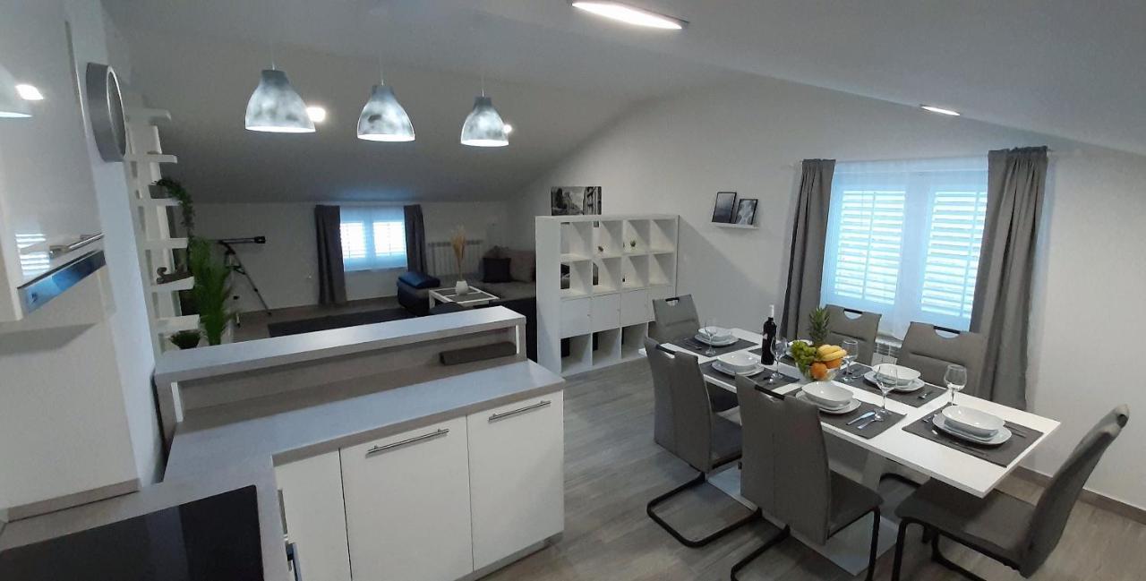 Guesthouse Villa Brestova โพลมิน ภายนอก รูปภาพ