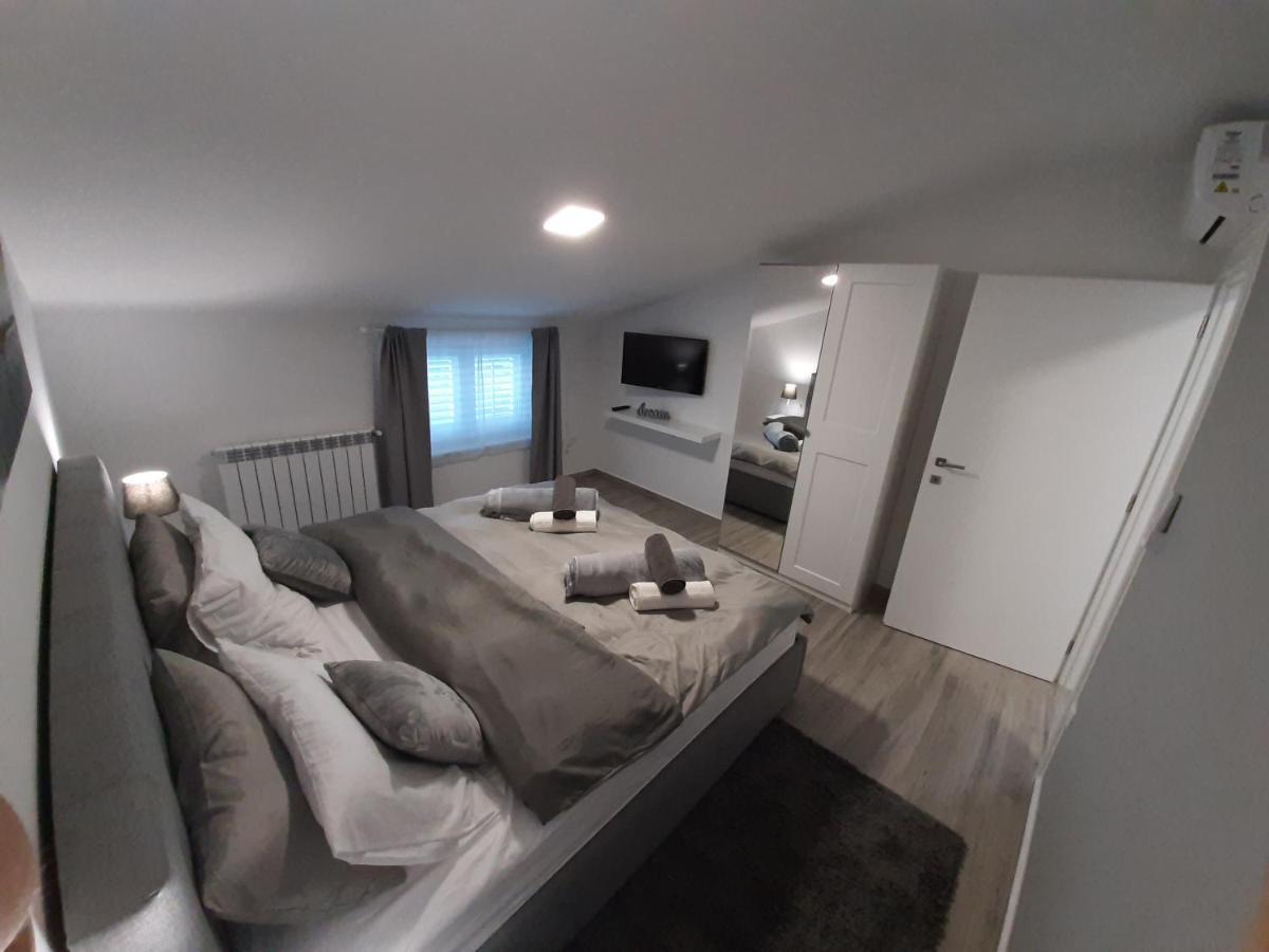 Guesthouse Villa Brestova โพลมิน ภายนอก รูปภาพ