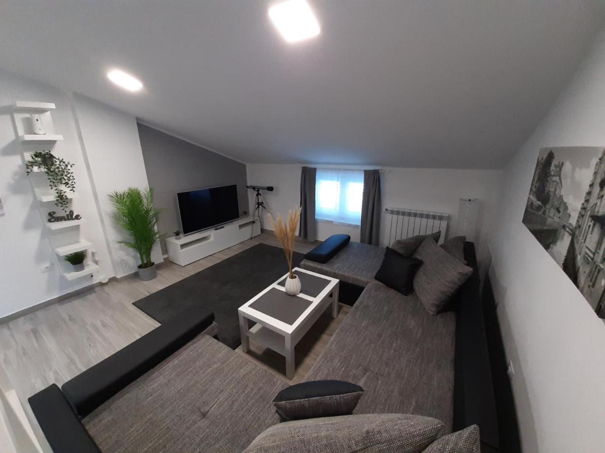 Guesthouse Villa Brestova โพลมิน ภายนอก รูปภาพ